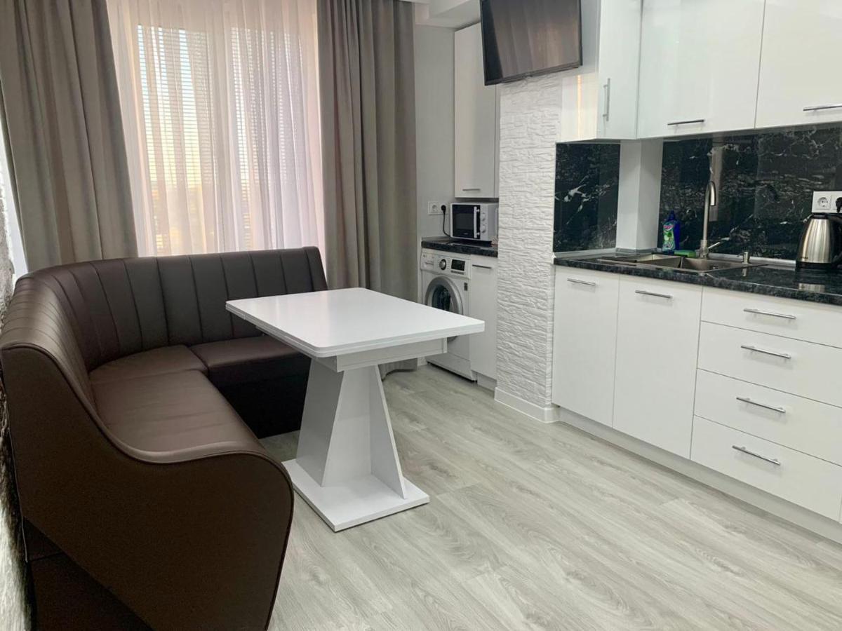 Apartament On Lev Tolstoi 43B! Apartment คีชีเนา ภายนอก รูปภาพ