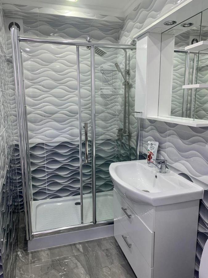 Apartament On Lev Tolstoi 43B! Apartment คีชีเนา ภายนอก รูปภาพ
